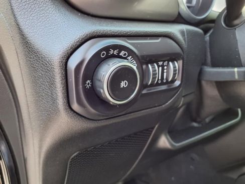 Used 2018 Jeep Wrangler Unlimited Sahara AWD/4WD image 23