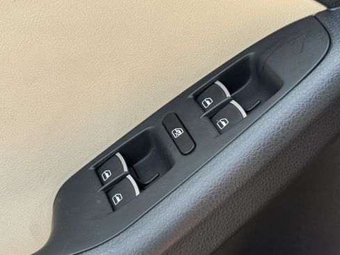 Used 2015 Volkswagen Jetta SE FWD image 26
