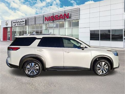 Certified 2025 Nissan Pathfinder SL image 8