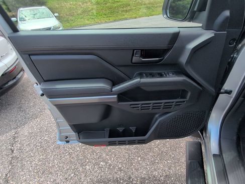 Certified 2026 Toyota Tacoma SR5 AWD/4WD image 17