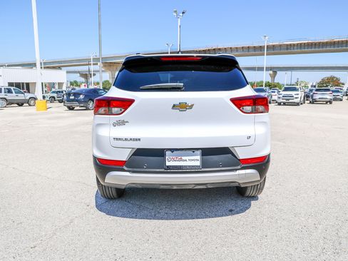 Used 2025 Chevrolet TrailBlazer LT w/ Convenience Package FWD image 8