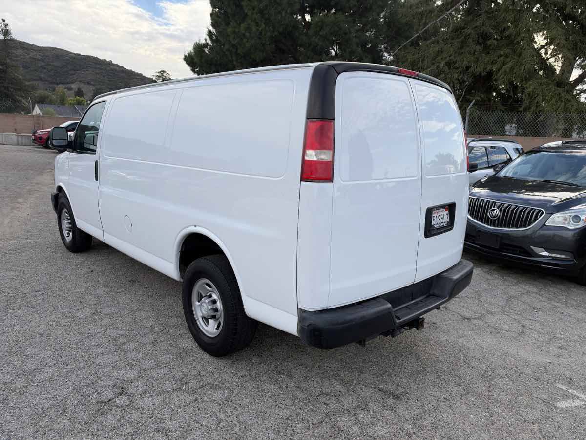 Used 2017 Chevrolet Express 2500 RWD image 4