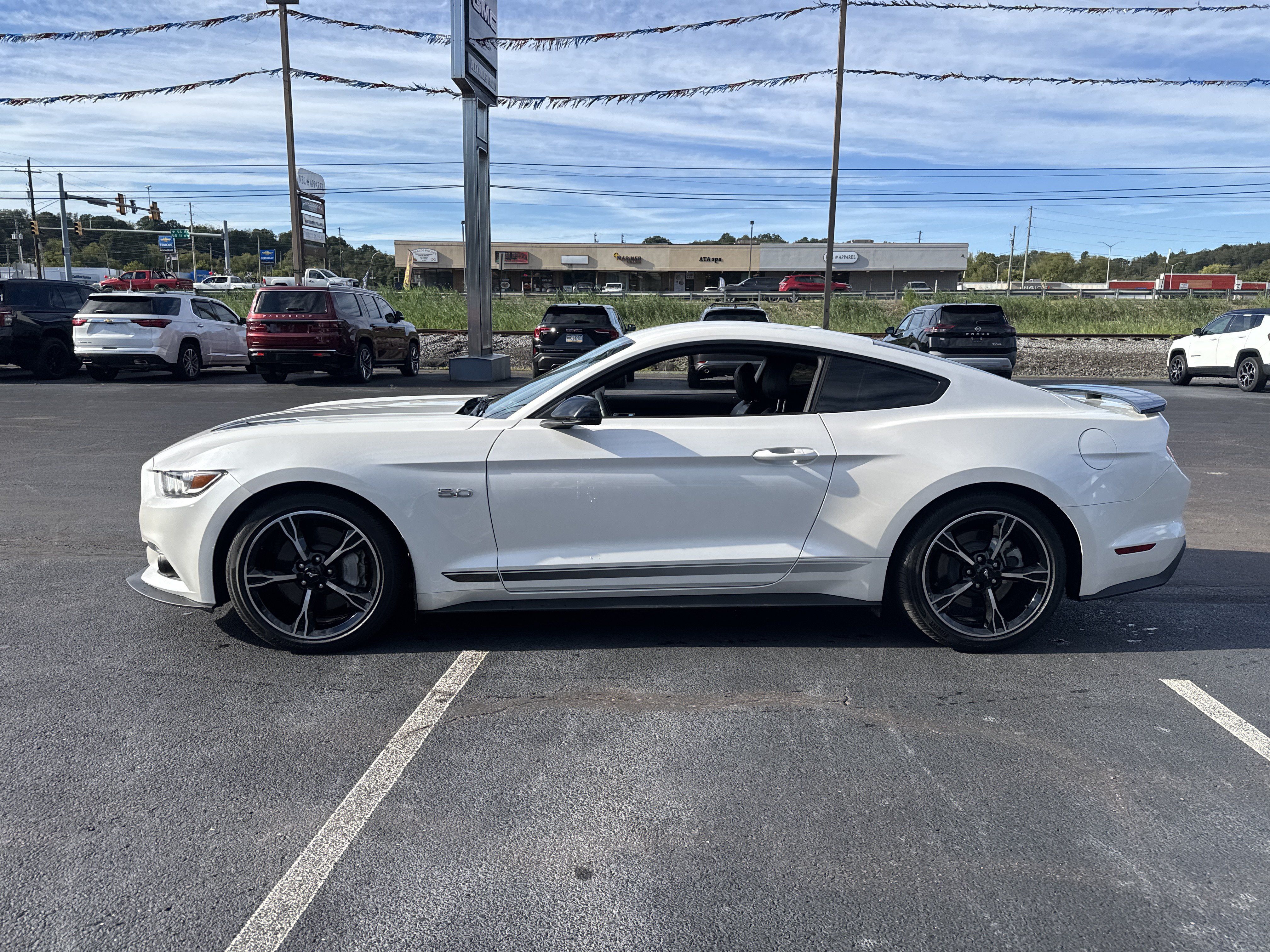 Used 2017 Ford Mustang GT Premium w/ Equipment Group 401A RWD image 7
