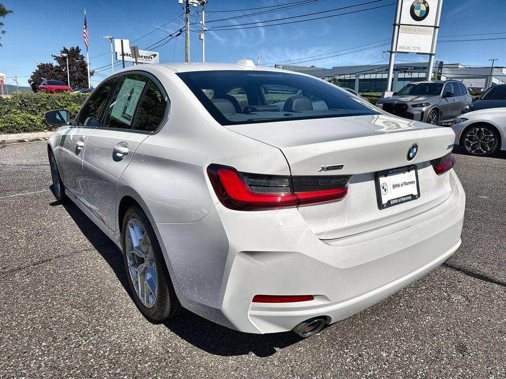 Used 2025 BMW 330i xDrive Sedan AWD/4WD image 12