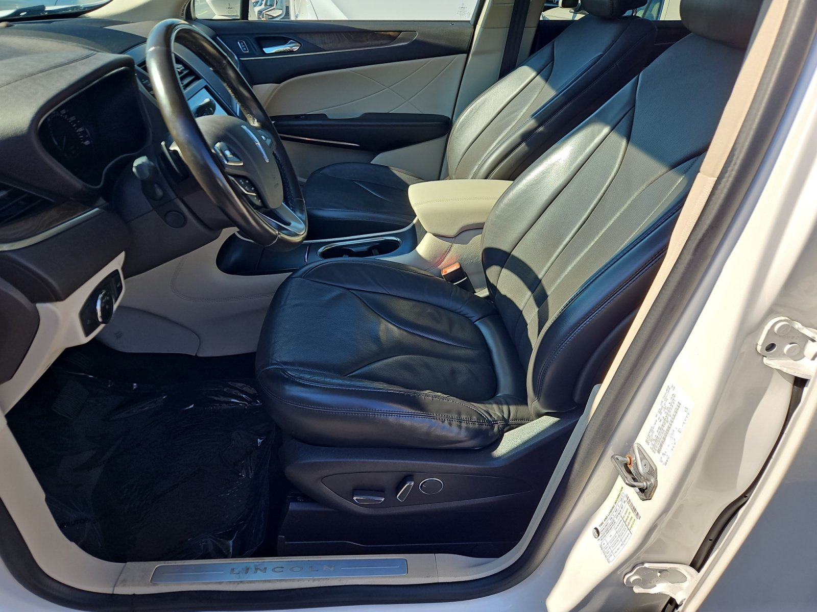 Used 2017 Lincoln MKC Reserve FWD image 9