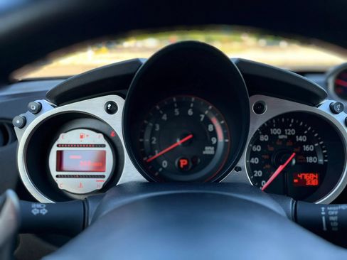 Used 2009 Nissan 370Z Coupe RWD image 15