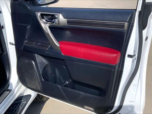 Used 2020 Lexus GX 460 Premium w/ Premium Package image 23