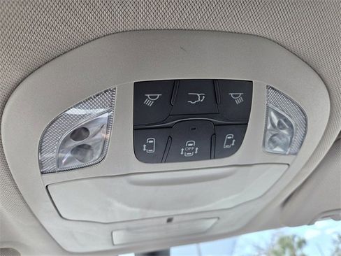 Certified 2023 Chrysler Pacifica Touring-L image 34