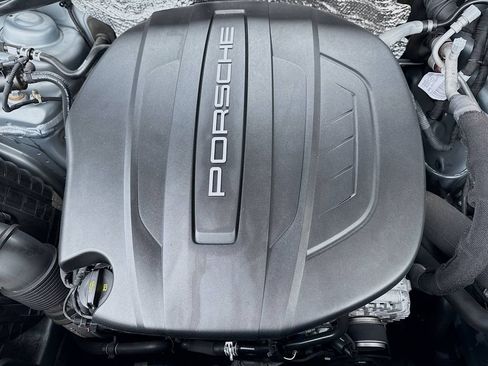 Used 2021 Porsche Macan AWD/4WD image 32