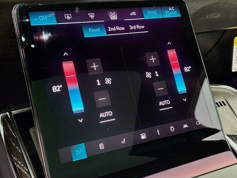 New 2025 Cadillac Escalade IQ Luxury 1 w/ Smart Trailering package image 12