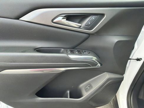 Used 2025 Chevrolet Traverse LT FWD image 28