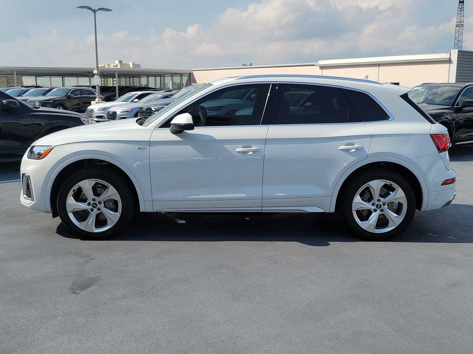 Certified 2023 Audi Q5 2.0T Premium Plus w/ Premium Plus Package AWD/4WD image 3