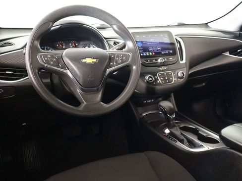 Used 2021 Chevrolet Malibu LT FWD image 2