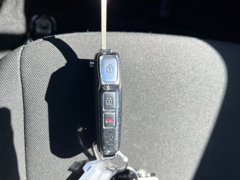 Used 2025 Kia Sportage LX image 21