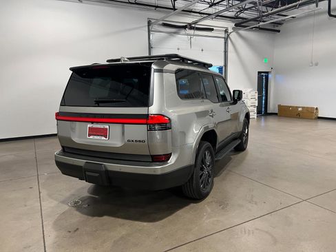 Used 2024 Lexus GX 550 w/ Accessory Package (31) image 3