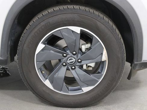Used 2024 Nissan Rogue SV AWD/4WD image 14