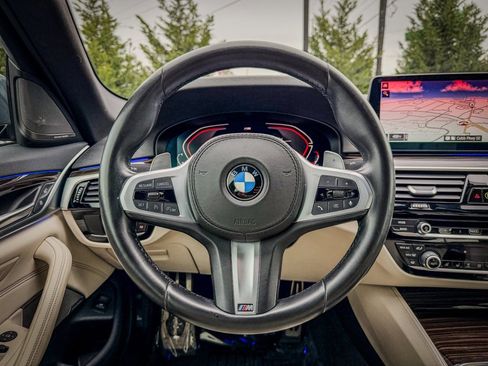 Used 2021 BMW 540i xDrive w/ M Sport Package image 17