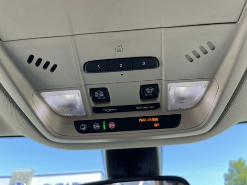 Used 2018 Buick Enclave Premium w/ Experience Buick Package FWD image 5