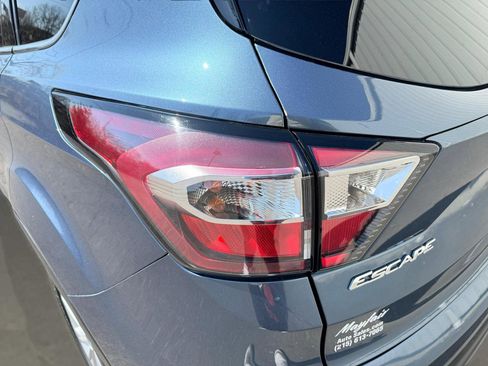 Used 2018 Ford Escape SE image 12