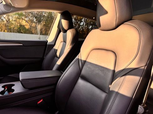 Used 2022 Tesla Model Y Long Range image 34