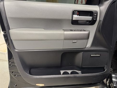 Used 2015 Toyota Sequoia Limited AWD/4WD image 20