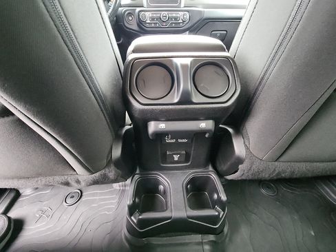 Used 2018 Jeep Wrangler Unlimited Sahara image 30