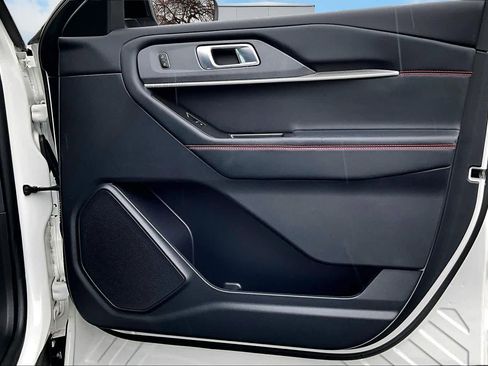 Used 2025 Ford Explorer ST-Line image 29