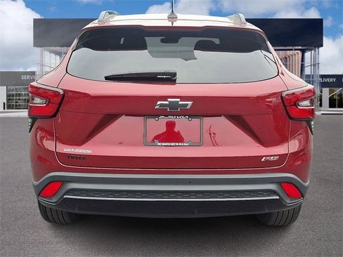 Used 2024 Chevrolet Trax RS w/ Driver Confidence Package image 5