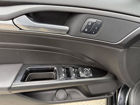 Used 2016 Ford Fusion Titanium FWD image 12