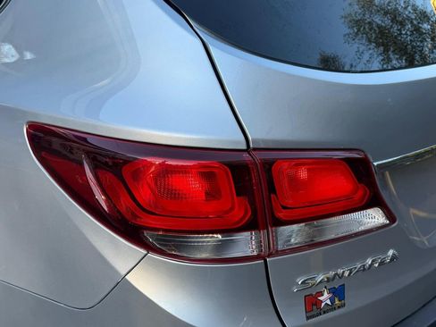 Used 2017 Hyundai Santa Fe SE image 19