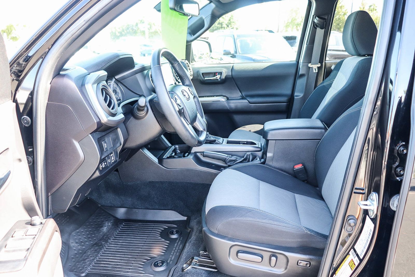 Used 2023 Toyota Tacoma TRD Sport w/ Black Out Package (TMS) AWD/4WD image 18
