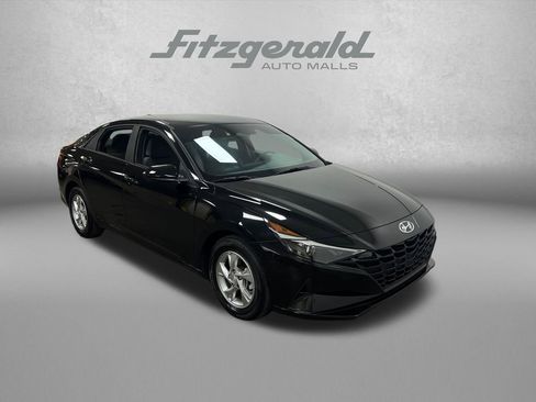 Used 2023 Hyundai Elantra SE w/ Cargo Package FWD image 9