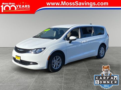 Used 2023 Chrysler Voyager LX image 1
