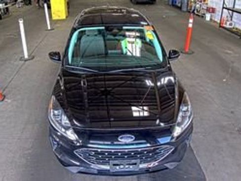 Used 2022 Ford Escape SE w/ SE Sport Appearance Package AWD/4WD image 2
