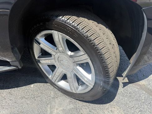 Used 2019 Cadillac Escalade Luxury AWD/4WD image 61