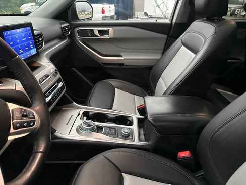 Used 2024 Ford Explorer XLT w/ Equipment Group 202A AWD/4WD image 15