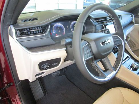 New 2025 Jeep Grand Cherokee L Limited w/ Luxury Tech Group II image 27