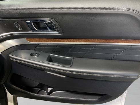 Used 2019 Ford Explorer Platinum AWD/4WD image 31