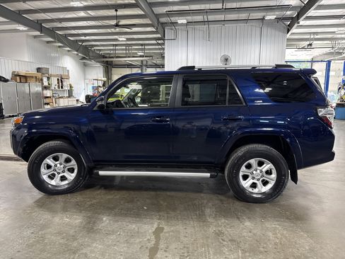 Used 2020 Toyota 4Runner SR5 Premium w/ Moonroof Package AWD/4WD image 5