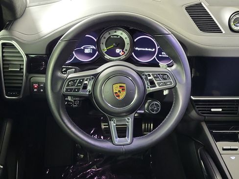 Used 2022 Porsche Cayenne Turbo S image 12