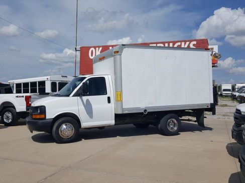 Used 2012 Chevrolet Express 3500 RWD image 2