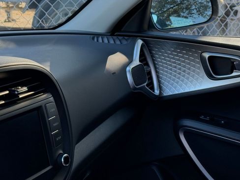 Used 2025 Kia Soul LX w/ LX Technology Package image 29