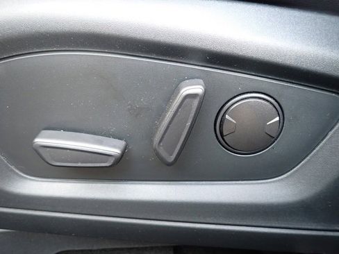 Certified 2022 Ford Explorer XLT w/ Equipment Group 202A image 24