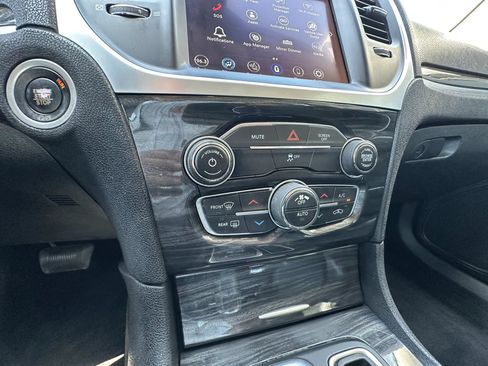Used 2018 Chrysler 300 Touring L RWD image 23