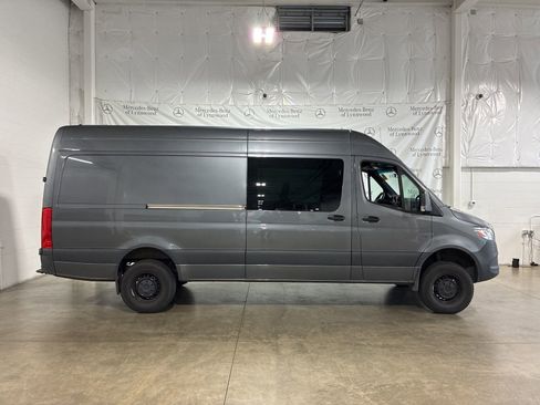 Used 2022 Mercedes-Benz Sprinter 2500 image 2