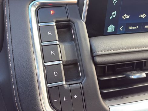 Used 2024 Chevrolet Tahoe High Country image 23