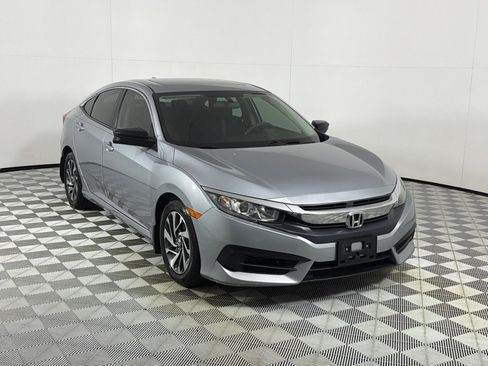 Used 2017 Honda Civic EX image 3
