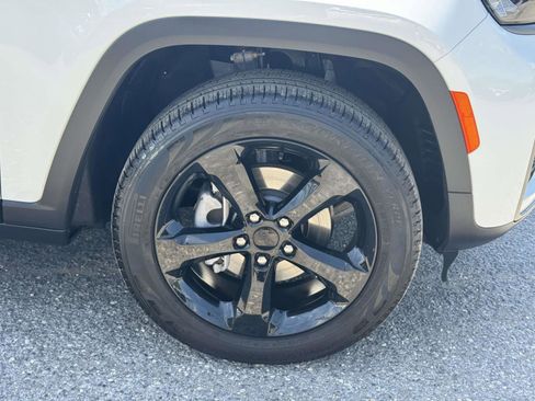 Used 2026 Jeep Grand Cherokee Limited w/ Limited Altitude Package AWD/4WD image 9