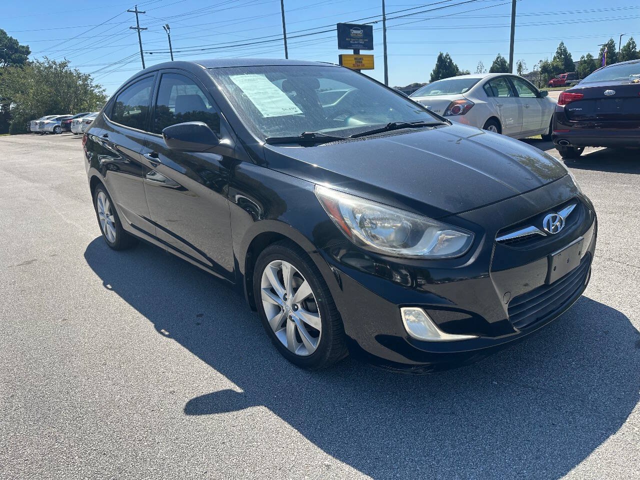 Used 2012 Hyundai Accent GLS w/ Premium Pkg 3 FWD image 4