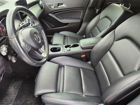 Used 2018 Mercedes-Benz GLA 250 image 13